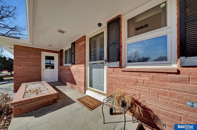 property entrance featuring covered porch