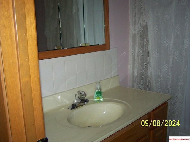 bathroom with backsplash and vanity