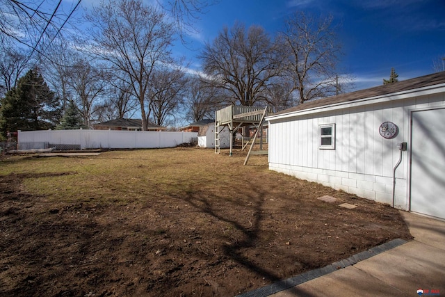 view of yard featuring fence