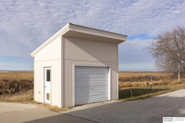 view of detached garage