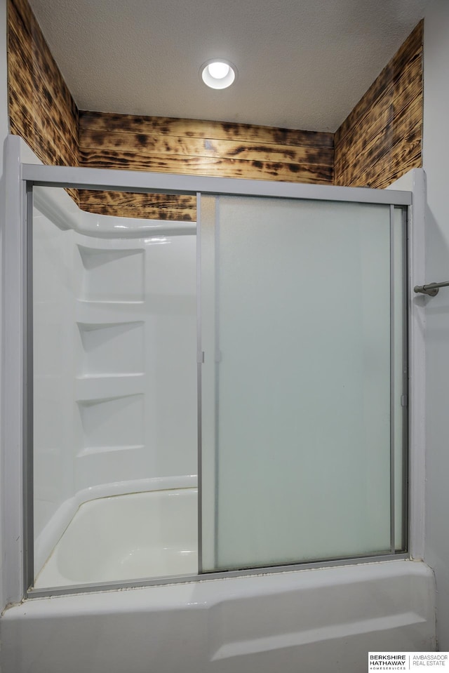 bathroom featuring recessed lighting and a textured ceiling