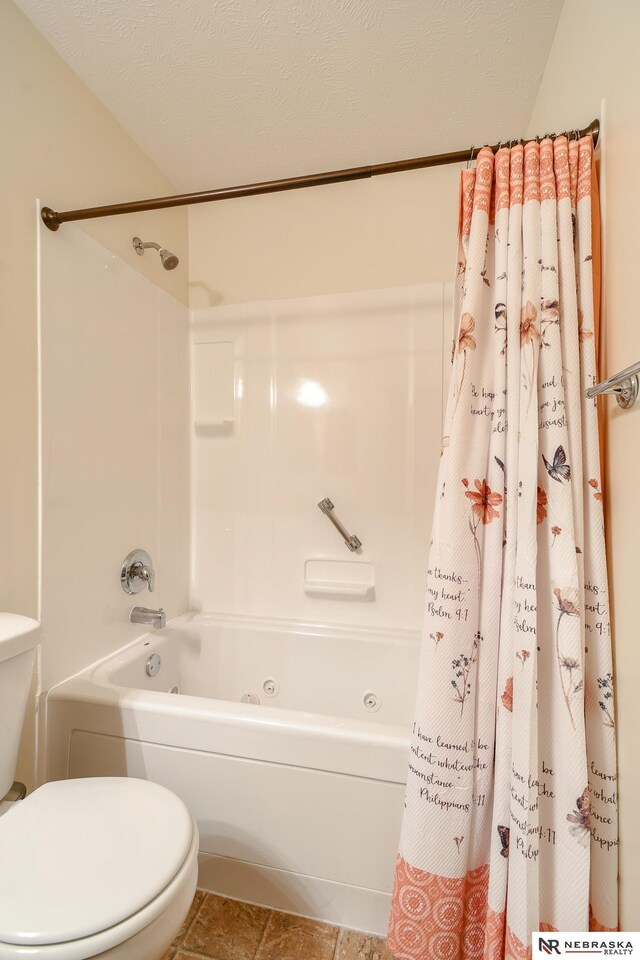 full bathroom featuring toilet and shower / tub combo with curtain