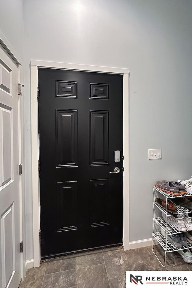 foyer featuring baseboards