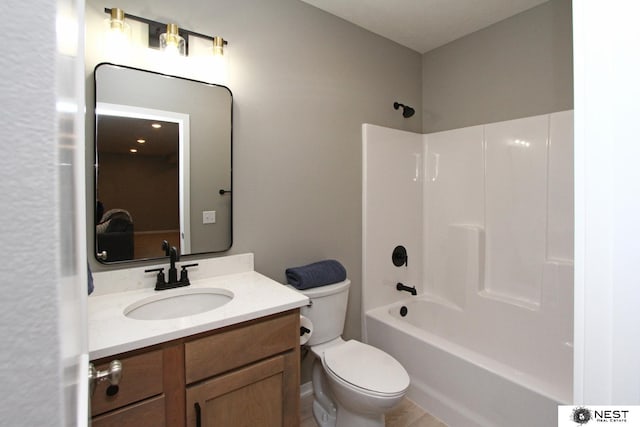 full bath with shower / bath combination, toilet, and vanity