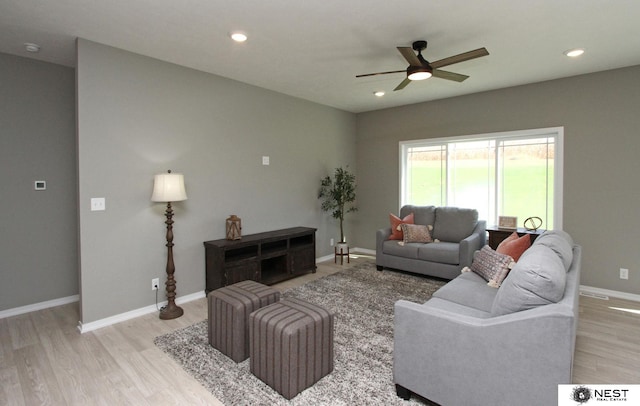 living area featuring recessed lighting, baseboards, ceiling fan, and light wood finished floors