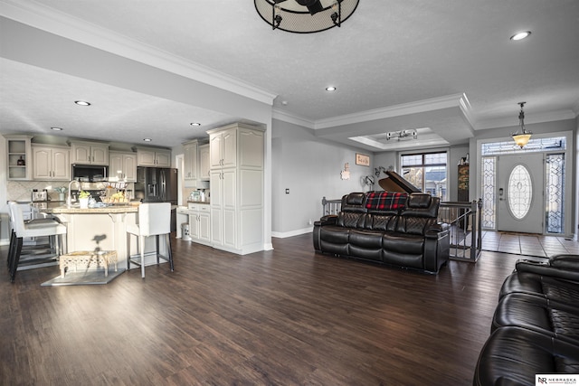 living room featuring recessed lighting, crown molding, baseboards, and dark wood-style flooring