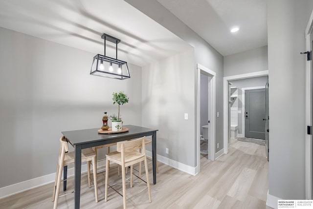 dining space with recessed lighting, baseboards, and light wood-style flooring