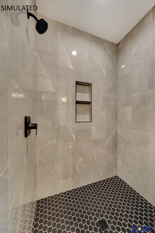 full bathroom featuring tiled shower