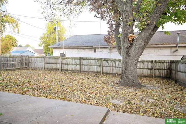 view of yard featuring a fenced backyard