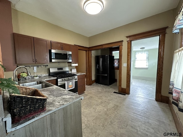 kitchen featuring visible vents, baseboards, light countertops, appliances with stainless steel finishes, and a sink