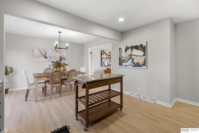 dining area featuring visible vents, recessed lighting, light wood-style floors, an inviting chandelier, and baseboards