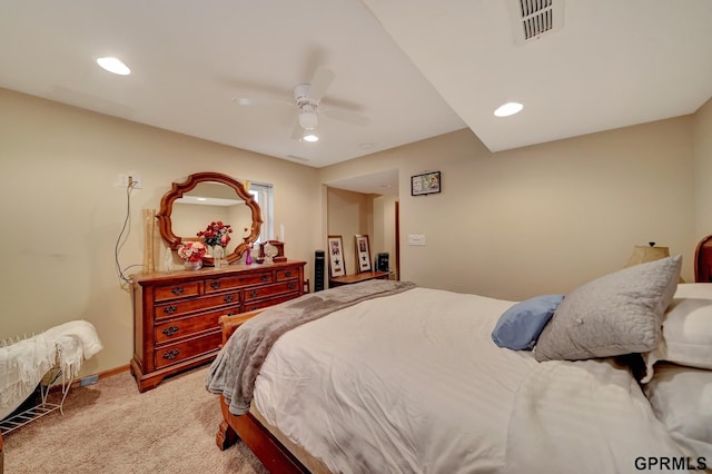 bedroom featuring visible vents, a ceiling fan, recessed lighting, baseboards, and light colored carpet