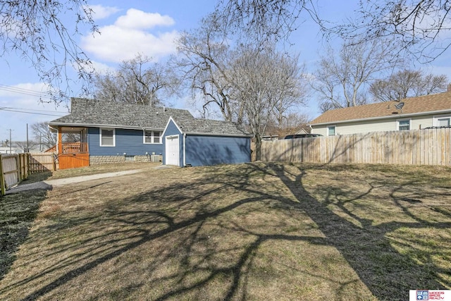 view of yard featuring dirt driveway and fence