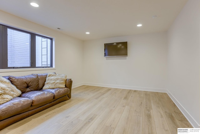 living room featuring recessed lighting, light wood-type flooring, baseboards, and visible vents