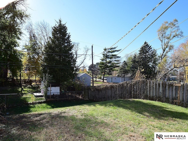 view of yard featuring a fenced backyard