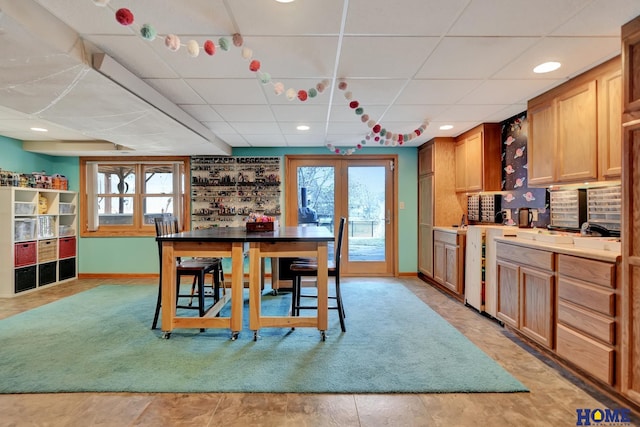 kitchen featuring tasteful backsplash, a drop ceiling, recessed lighting, and baseboards