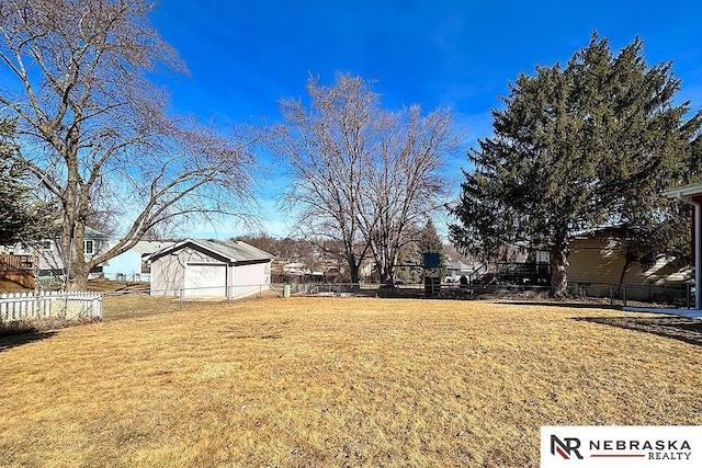 view of yard featuring an outbuilding and fence