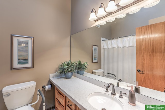 full bathroom with a shower with shower curtain, toilet, and vanity