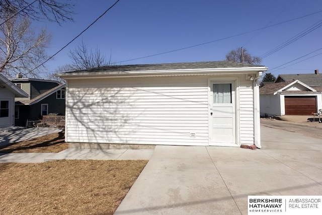 view of detached garage