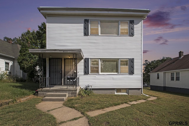 view of front of home with a front lawn