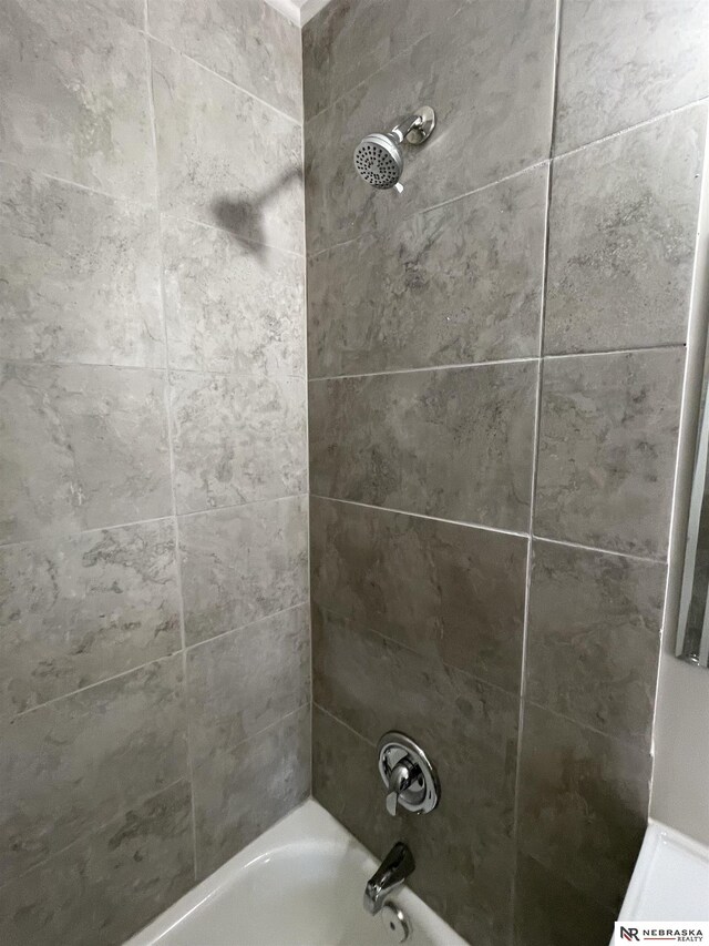 details with shower / tub combination