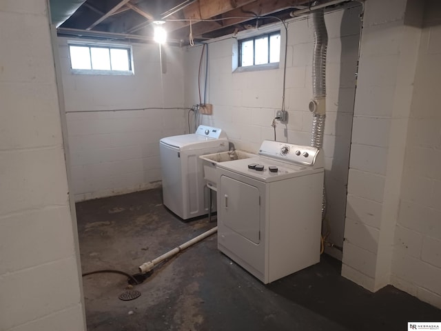 washroom featuring plenty of natural light, laundry area, and washing machine and clothes dryer