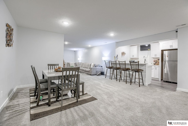 dining area featuring baseboards, recessed lighting, visible vents, and light carpet