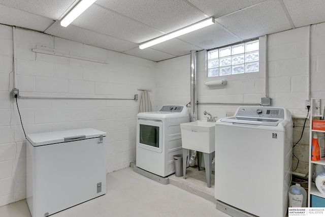 washroom featuring laundry area and independent washer and dryer