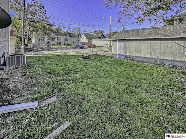1415 S 12th St, Lincoln, NE 68502 - view of yard featuring central AC unit and a residential view