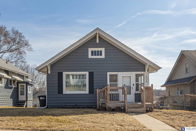 bungalow featuring entry steps and a front yard