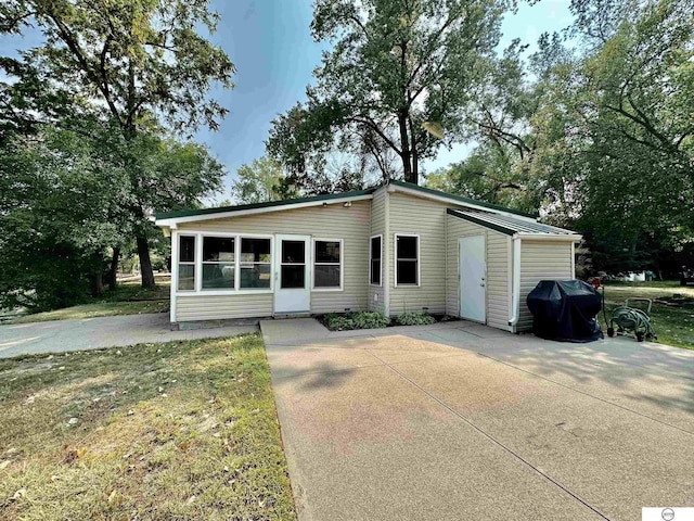 view of front of house with a front yard