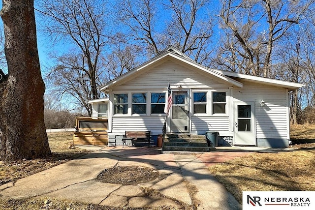 view of front of property with entry steps