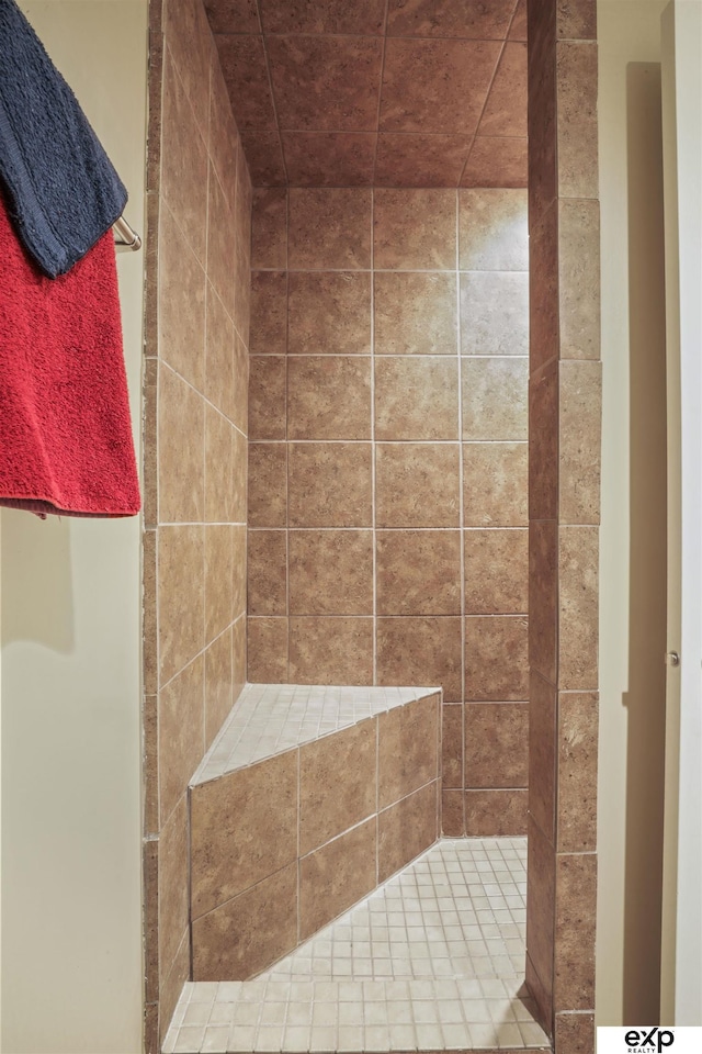 bathroom featuring a tile shower