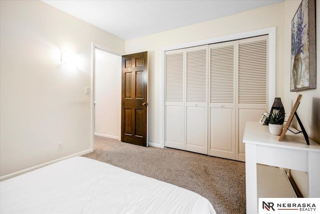 bedroom with a closet, baseboards, and carpet floors