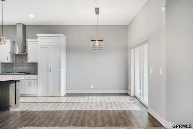 unfurnished dining area featuring light wood finished floors, recessed lighting, and baseboards