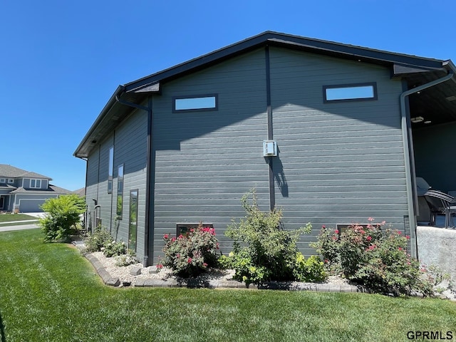 view of side of property featuring a yard