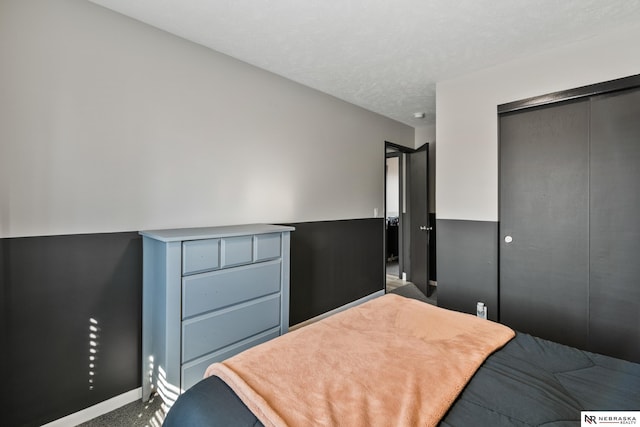 10230 Weir St, Ralston, NE 68127 - carpeted bedroom with a closet, baseboards, and a textured ceiling