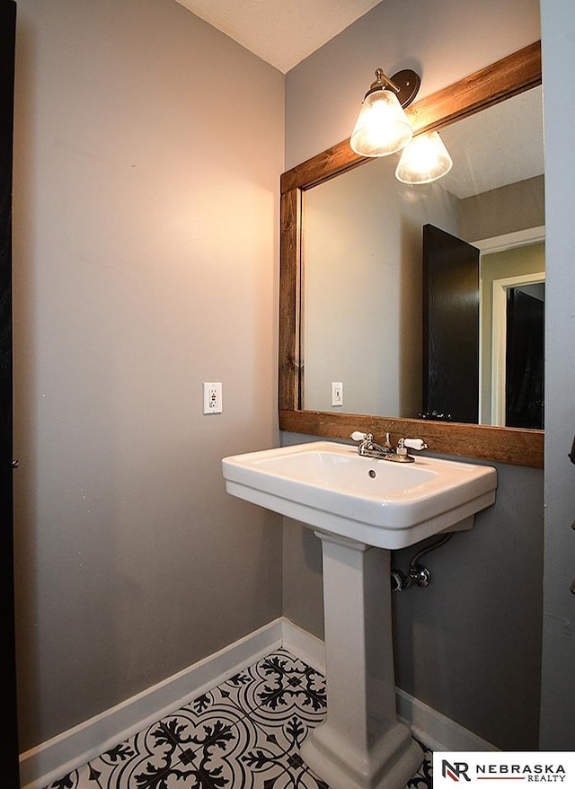 bathroom featuring baseboards and tile patterned flooring