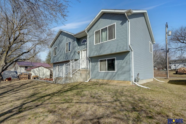 back of house featuring a yard