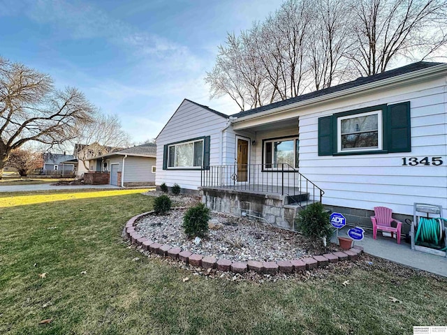 view of front of home featuring a front lawn and a patio