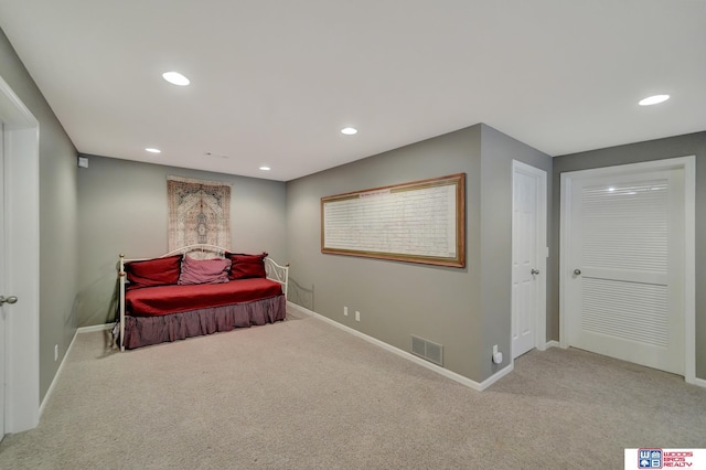 sitting room with visible vents, recessed lighting, baseboards, and carpet