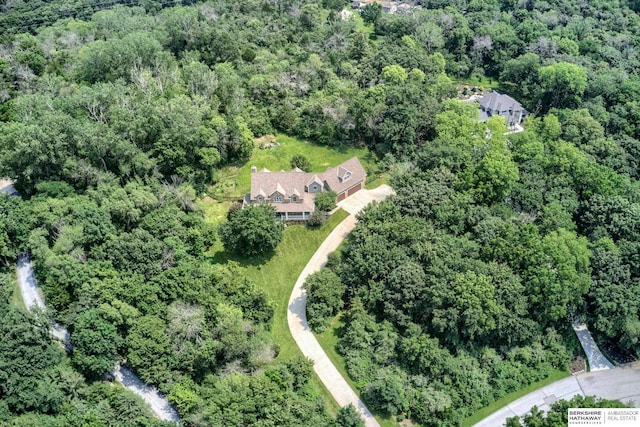 bird's eye view featuring a wooded view