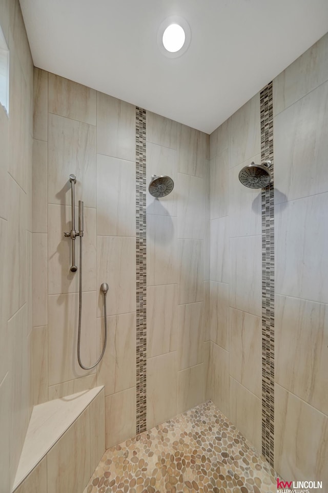 full bath featuring tiled shower