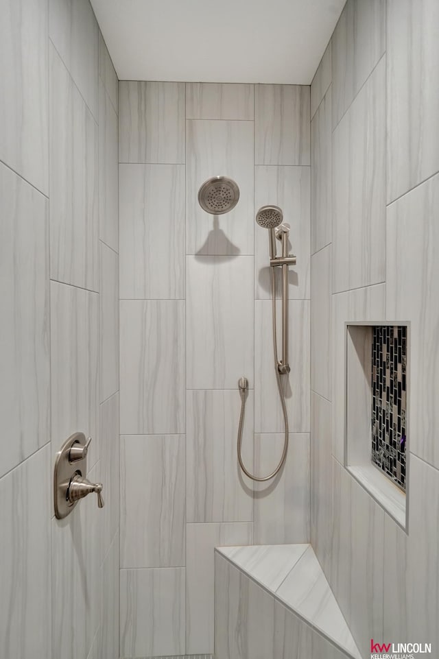 full bathroom featuring tiled shower