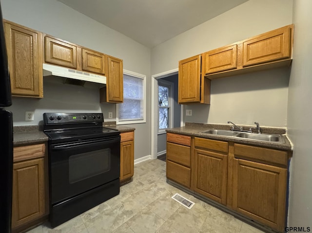 kitchen featuring electric range, visible vents, under cabinet range hood, a sink, and dark countertops