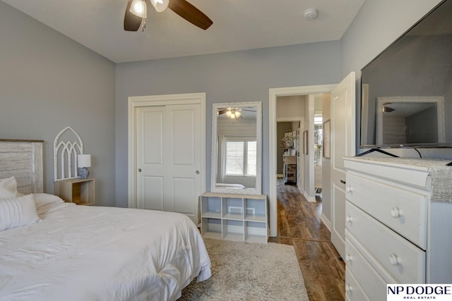 bedroom with ceiling fan, dark wood-type flooring, and baseboards