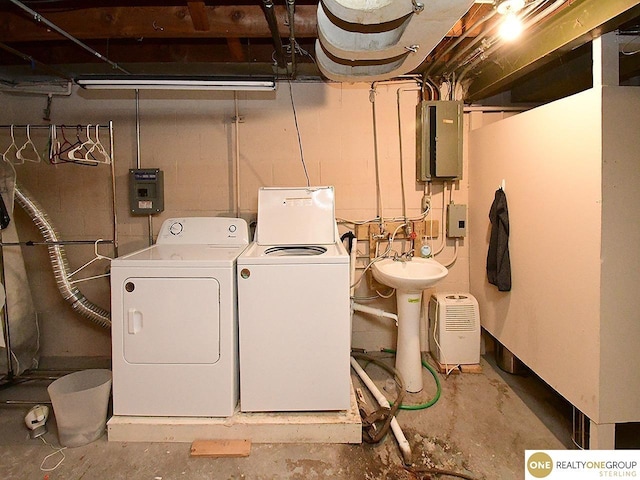 laundry room with laundry area, electric panel, and independent washer and dryer