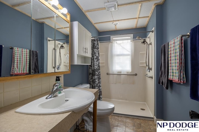 1042 Seward St, Seward, NE 68434 - full bath with a shower with shower curtain, toilet, visible vents, and a sink