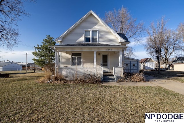 1042 Seward St, Seward, NE 68434 - bungalow-style house featuring a front lawn and covered porch