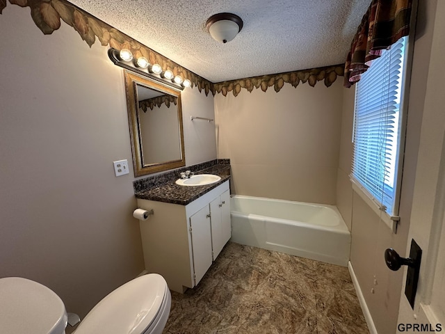 108 S Quince Ave, Dewitt, NE 68341 - bathroom featuring a washtub, a textured ceiling, toilet, and vanity